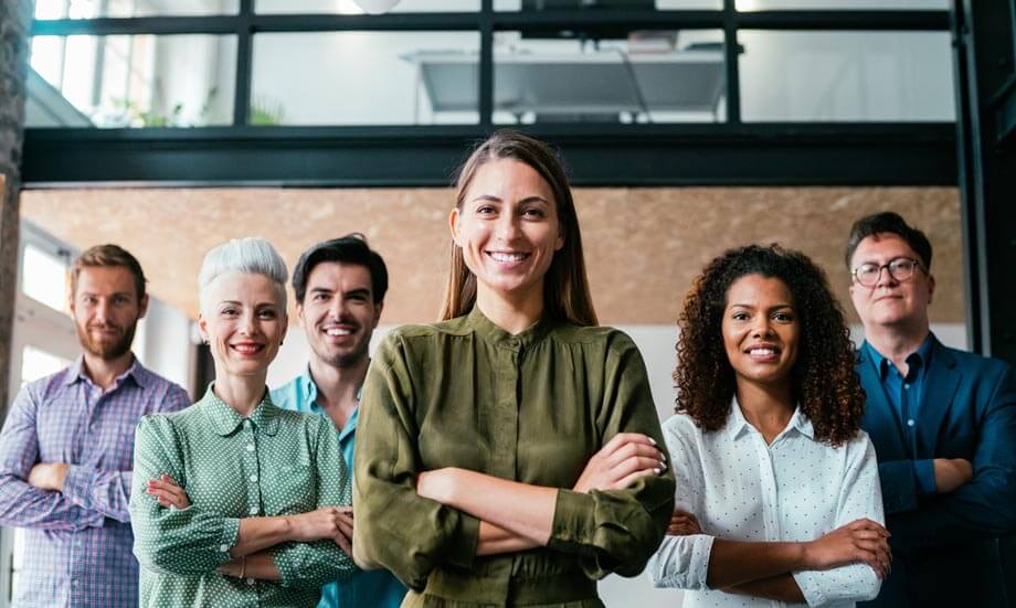 <img src="people.jpg" alt="a group of people smiling" /> 